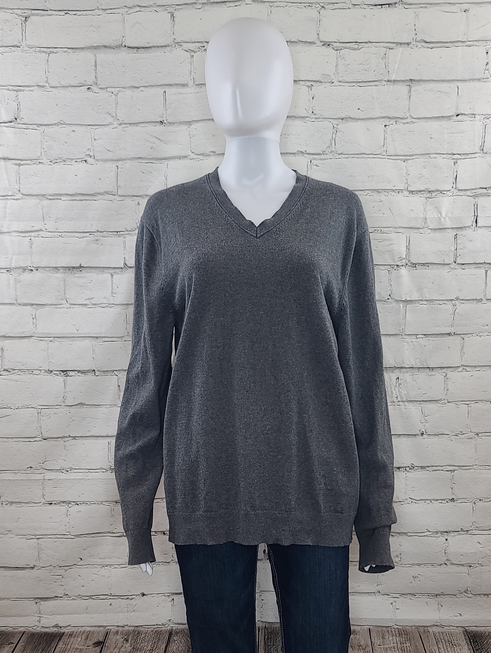 Banana Republic Premium Luxe Knit Men's V-Neck Long Sleeve Relaxed Sweater Gray